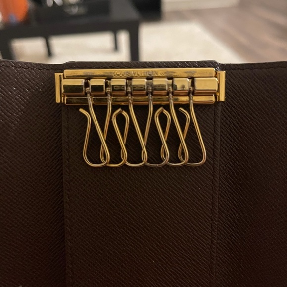 Louis Vuitton 6 Ring Keyholder in Damier Ebene - Picture 6 of 8